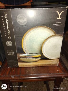 Kayce Collection Cream and Gold Reactive Glaze 12-Piece Dinnerware Set